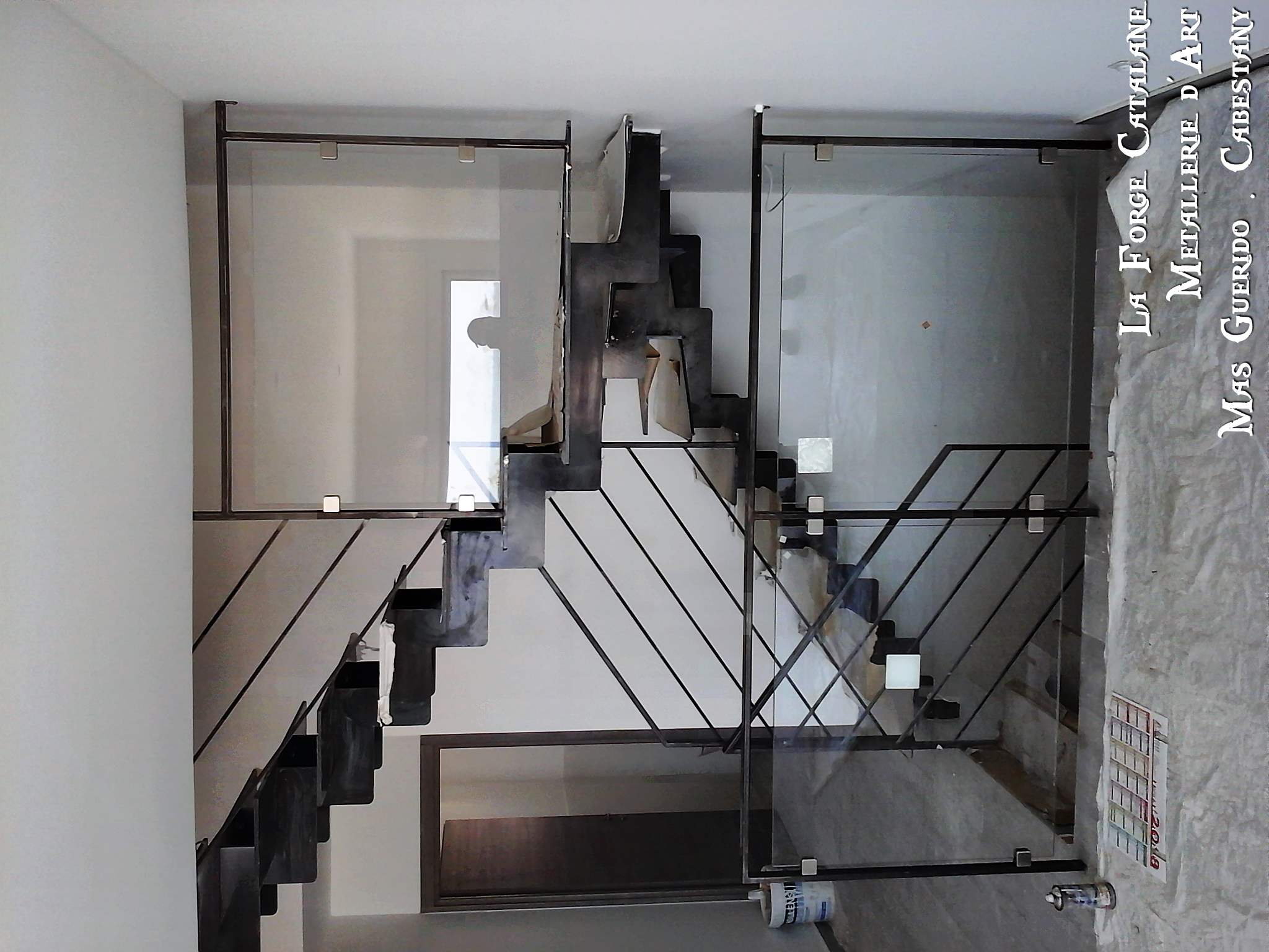 escalier double limon cremaillere marches fer 2 quart tournant garde corps verre rampant lisses  forge catalane.jpg